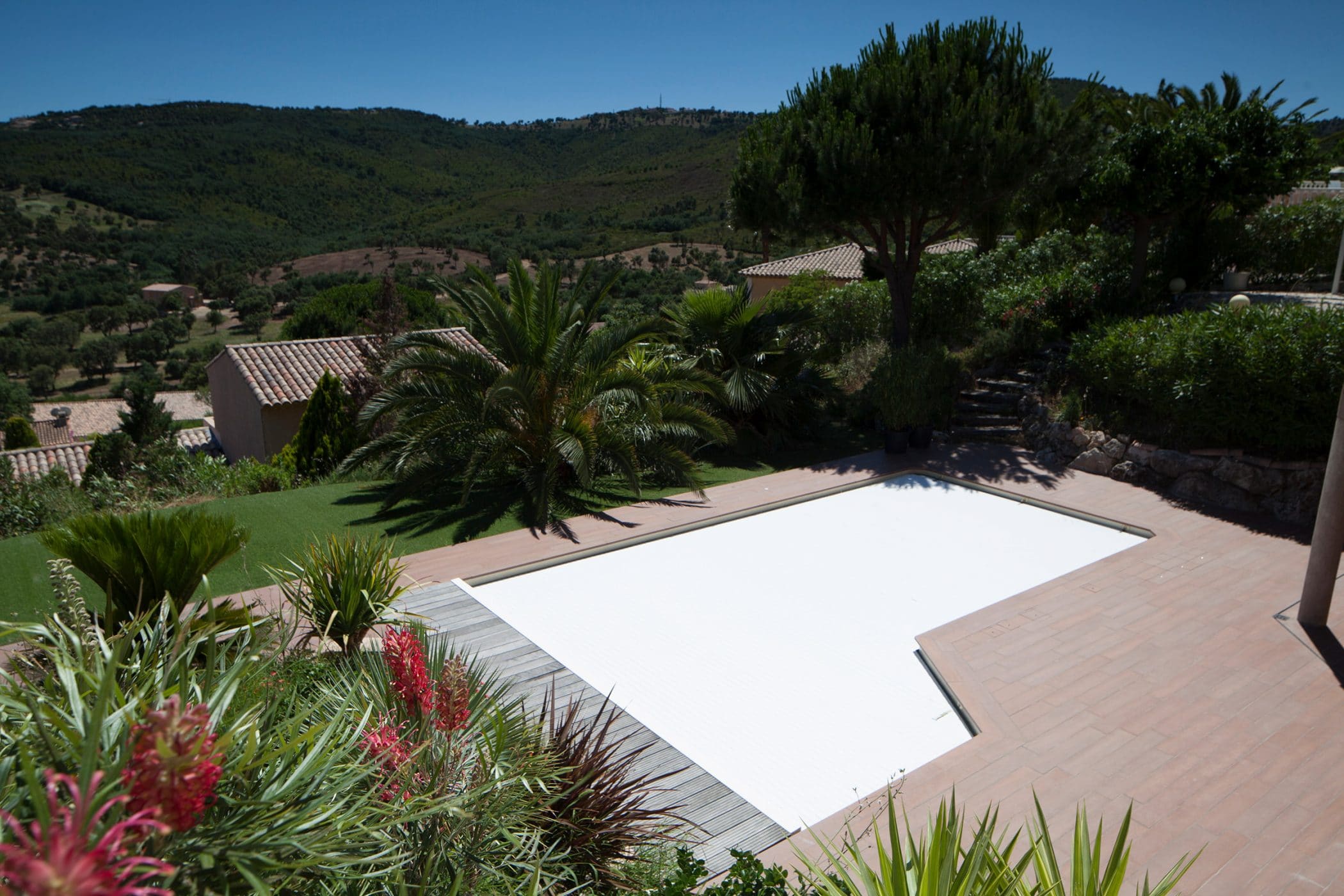 Piscine Magiline avec escalier d'angle