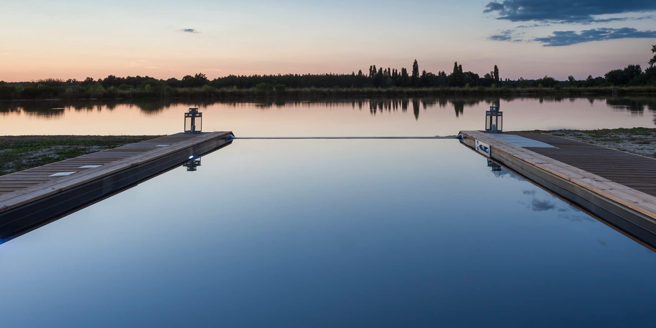 Piscine à débordement