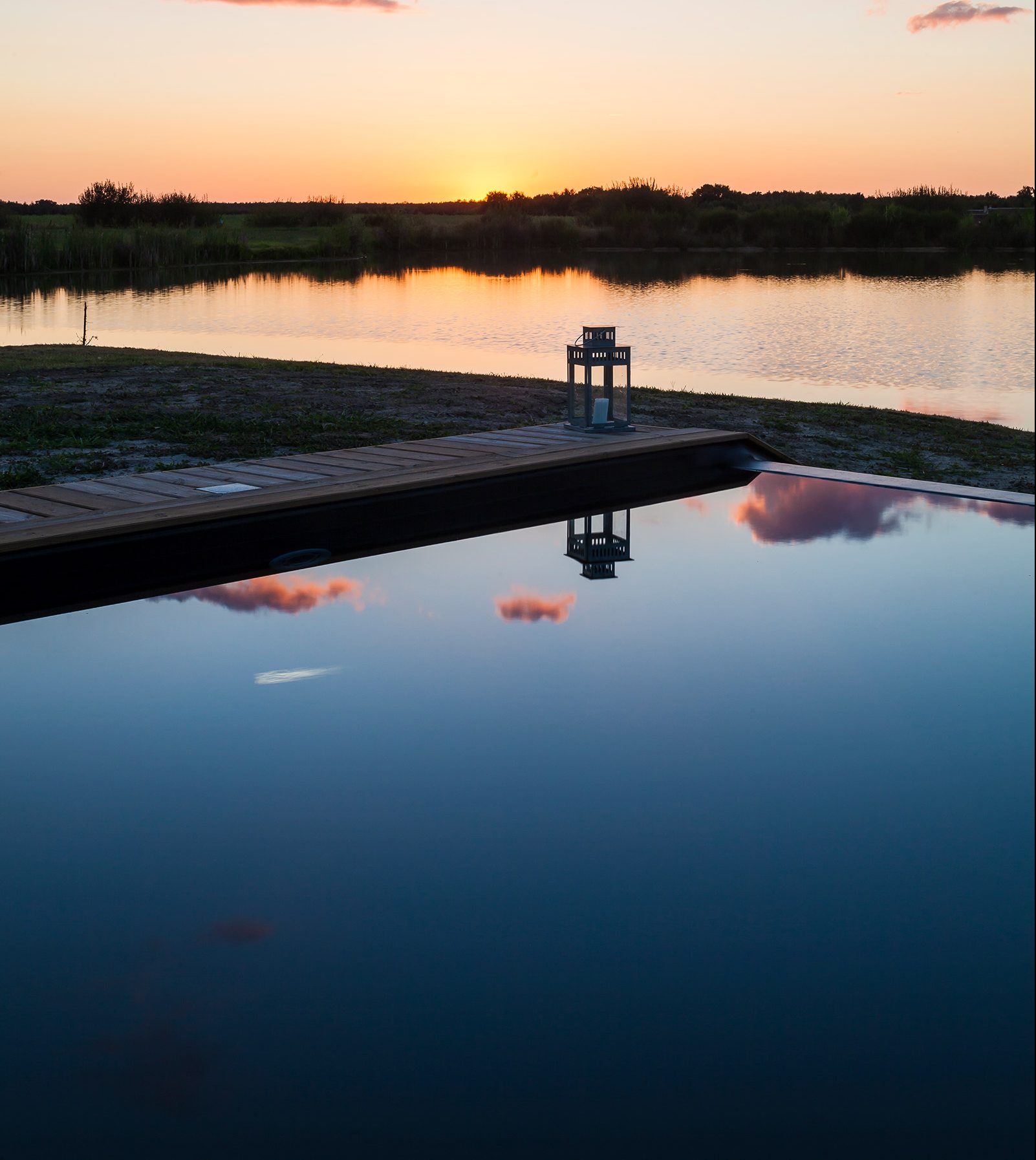 Piscine à débordement